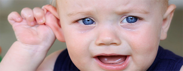 علائم گوش درد نوزادان، درمان چیست؟